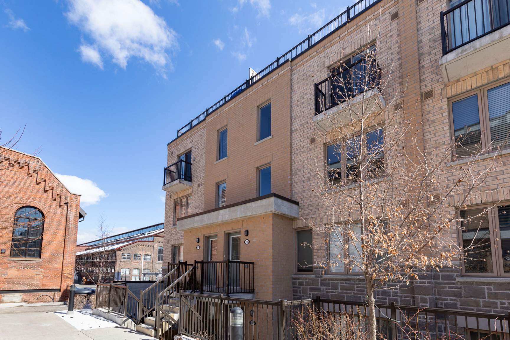 Brownstone on Powerhouse  - Photo 8