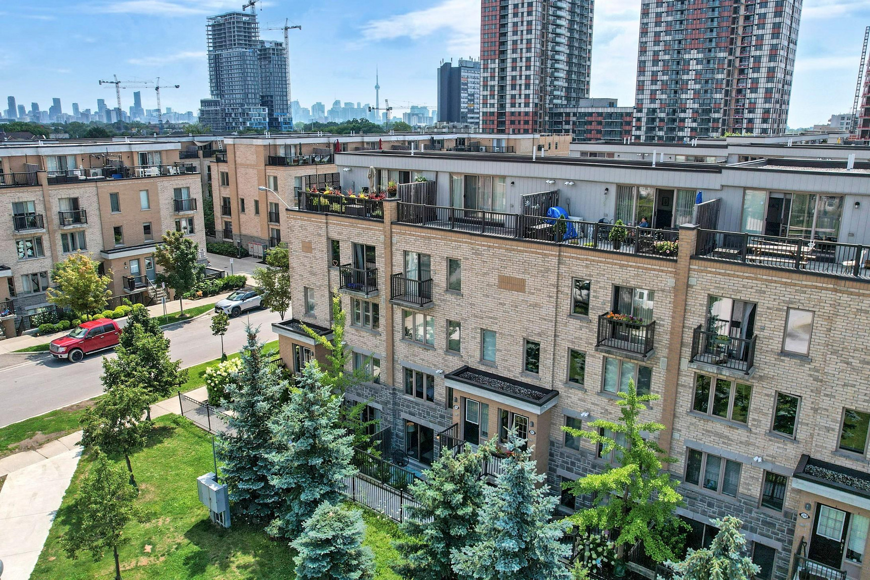 Brownstone on Powerhouse  - Photo 4
