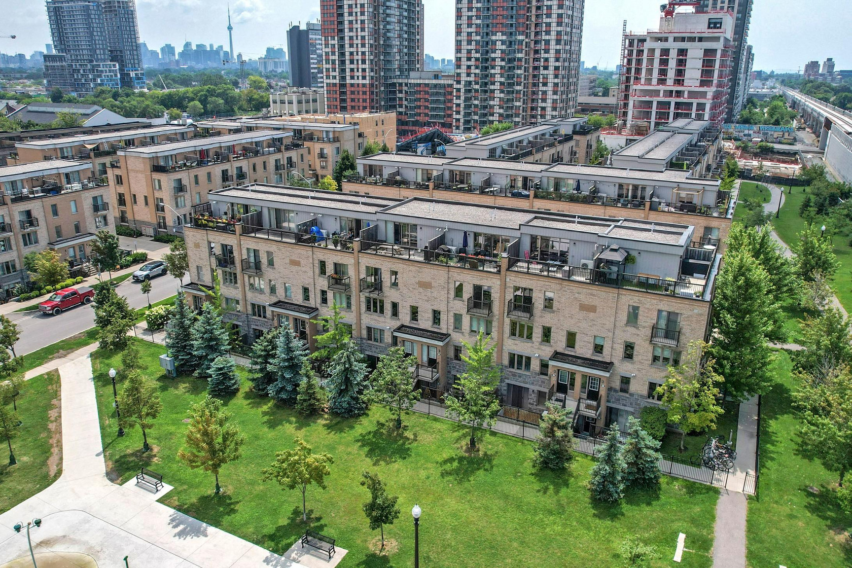 Brownstone on Powerhouse  - Photo 2